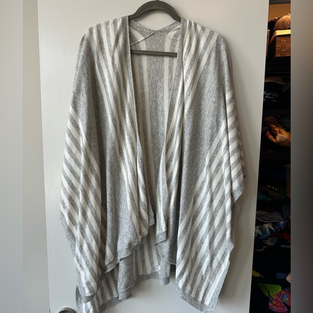 Cashmere Poncho - Open front